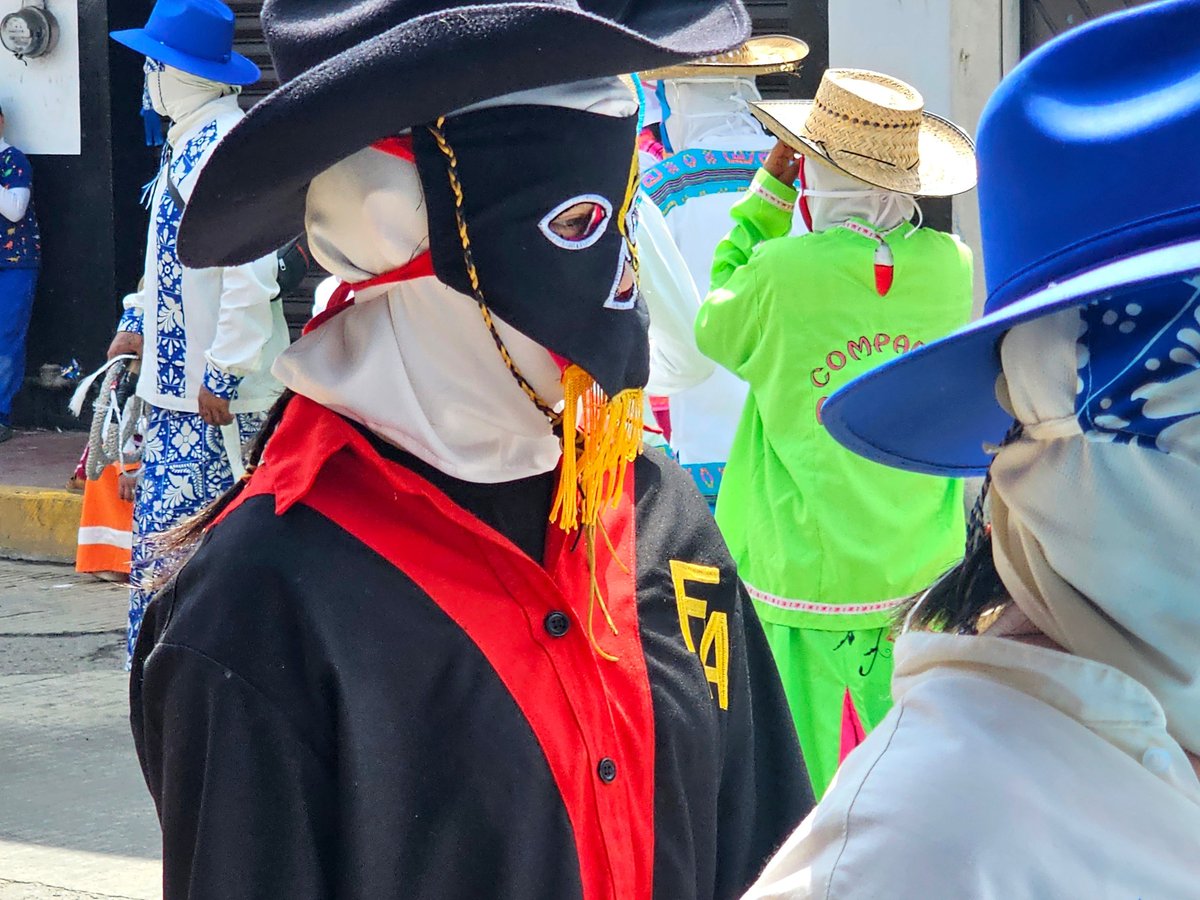 Danzantes tradicionales de Huehues en Puebla